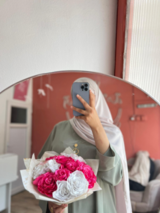 Naziha Roumane — influenceuse Mode Algérie
